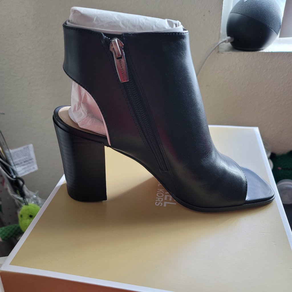 Brand New Michael Kors